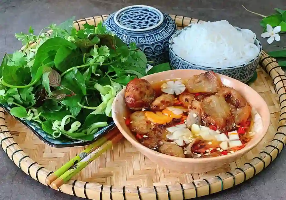 Street food tasting on a Hanoi evening food tour
